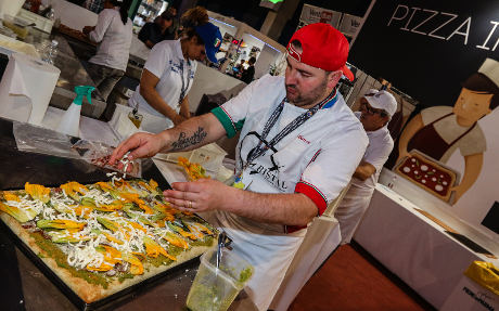 Alfonso Iovieno titolare del Ristorante Pizzeria Cristal di Brescia partecipa al Campionato Mondiale della Pizza a Parma 11-13 Aprile 2016