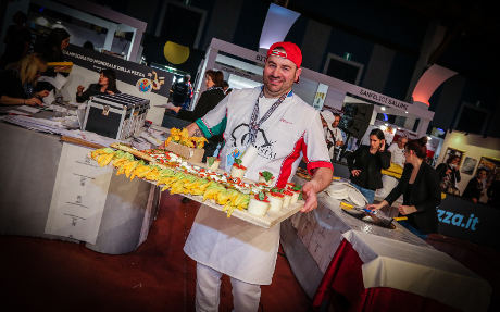 Alfonso Iovieno titolare del Ristorante Pizzeria Cristal di Brescia partecipa al Campionato Mondiale della Pizza a Parma 11-13 Aprile 2016