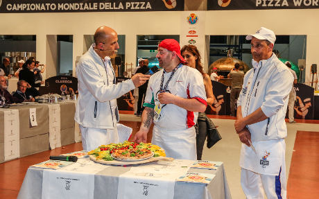 Alfonso Iovieno titolare del Ristorante Pizzeria Cristal di Brescia partecipa al Campionato Mondiale della Pizza a Parma 11-13 Aprile 2016